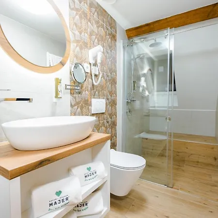 Alojamento de Acomodação e Pequeno-almoço Kolpa Village Majer - And Glamping 3*