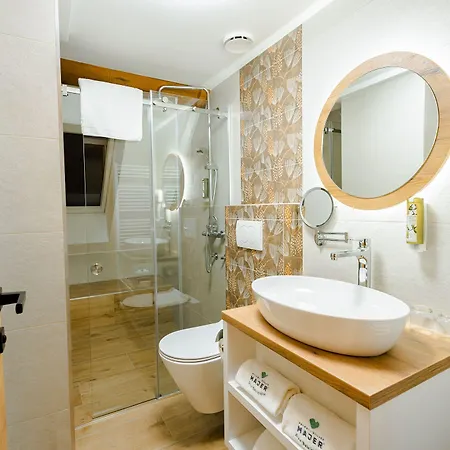 Resort Village Majer - Pocitniske Hiske, Apartmaji, Suite Bed and breakfast