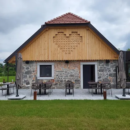 Kolpa Resort Village Majer - Apartments And Glamping Отель типа 