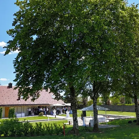 Village Majer - Bela Krajina Couette-café