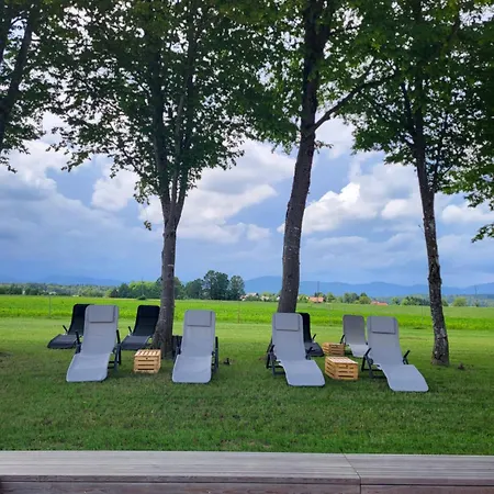 Kolpa Village Majer - And Glamping Alojamento de Acomodação e Pequeno-almoço Gradac