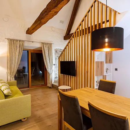 Alojamento de Acomodação e Pequeno-almoço Kolpa Village Majer - And Glamping