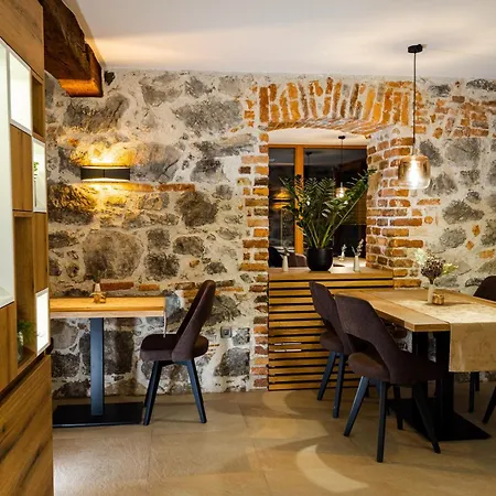 Resort Village Majer - Pocitniske Hiske, Apartmaji, Suite فندق مبيت وإفطار 4*