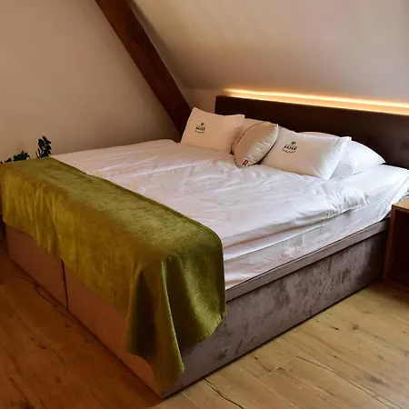 Alojamento de Acomodação e Pequeno-almoço Kolpa Village Majer - And Glamping