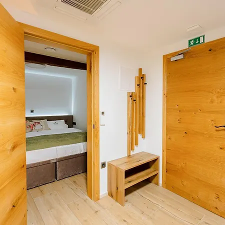 Resort Village Majer - Pocitniske Hiske, Apartmaji, Suite Gradac