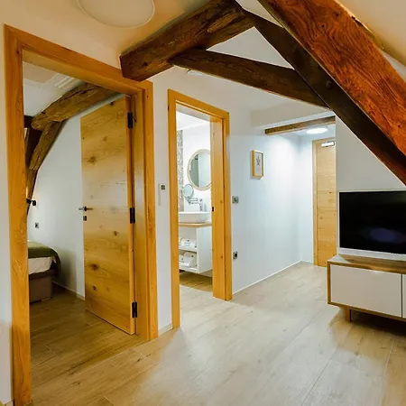 Alojamento de Acomodação e Pequeno-almoço Kolpa Village Majer - And Glamping Gradac