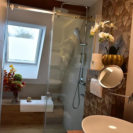 Kolpa Village Majer - And Glamping Alojamento de Acomodação e Pequeno-almoço