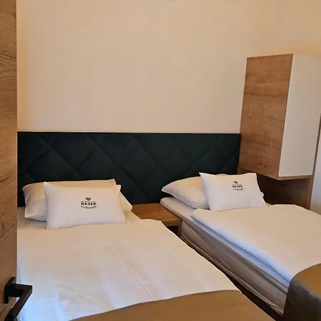 Resort Village Majer - Pocitniske Hiske, Apartmaji, Suite فندق مبيت وإفطار 4*