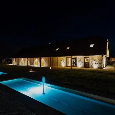 Resort Village Majer - Pocitniske Hiske, Apartmaji, Suite فندق مبيت وإفطار Gradac