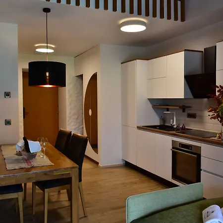 Resort Village Majer - Pocitniske Hiske, Apartmaji, Suite 4*