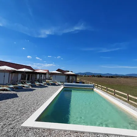 فندق مبيت وإفطار Resort Village Majer - Pocitniske Hiske, Apartmaji, Suite Gradac
