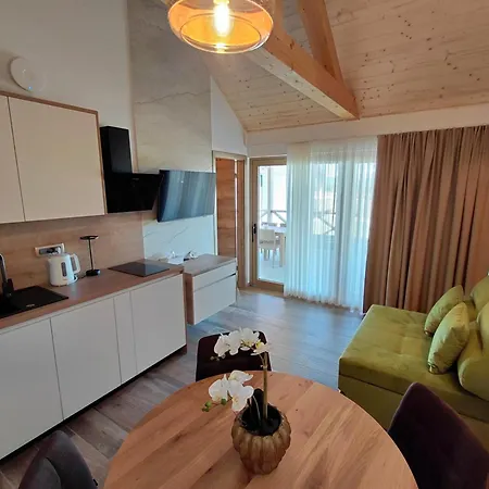 Resort Village Majer - Pocitniske Hiske, Apartmaji, Suite فندق مبيت وإفطار Gradac